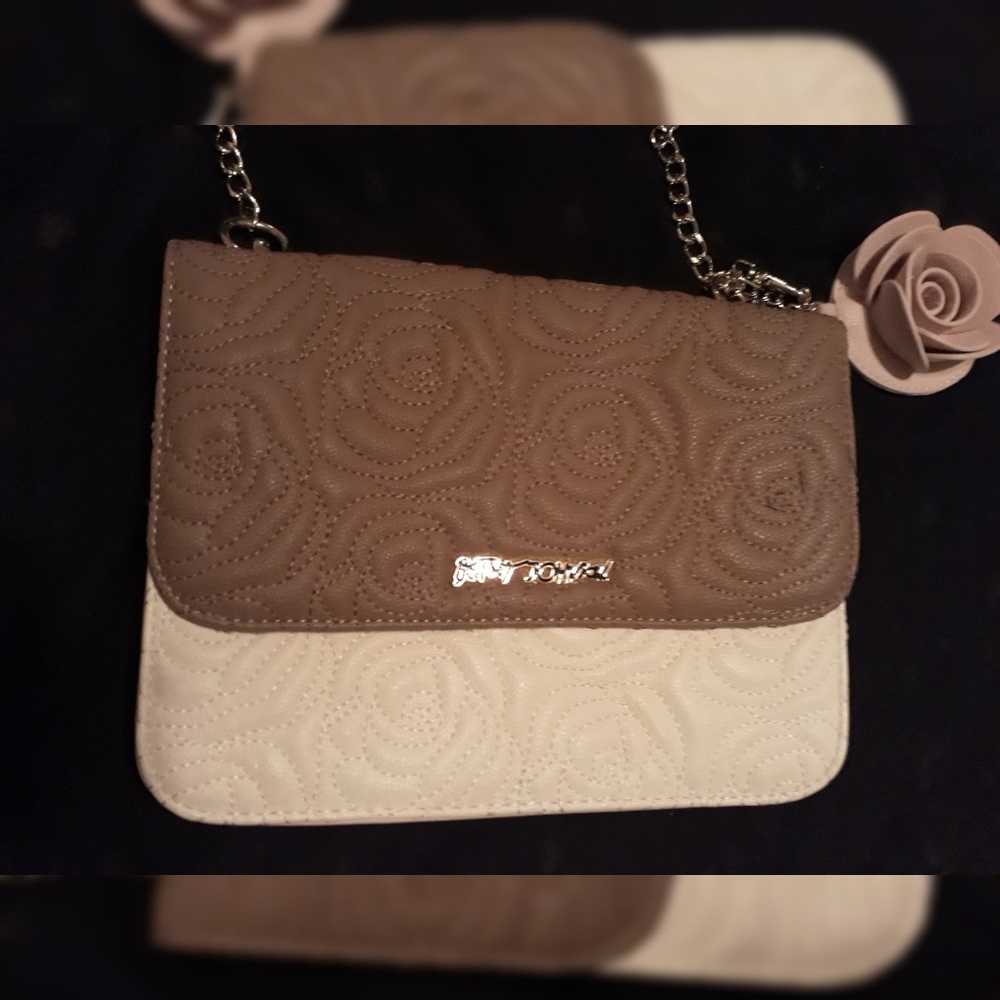 👜 Betsey Johnson purse